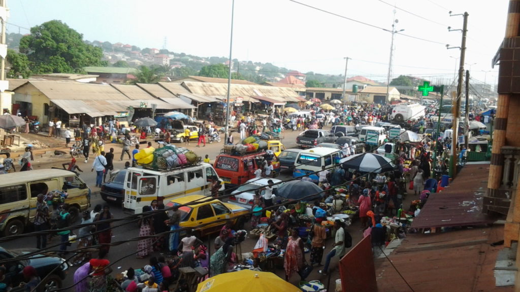 Lansanayah : la route barrée, mais l’assainissement ignoré