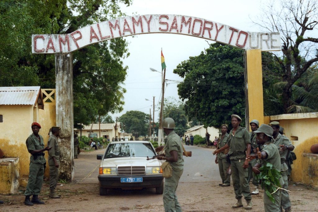 Plusieurs militaires et douaniers envoyés à la retraite
