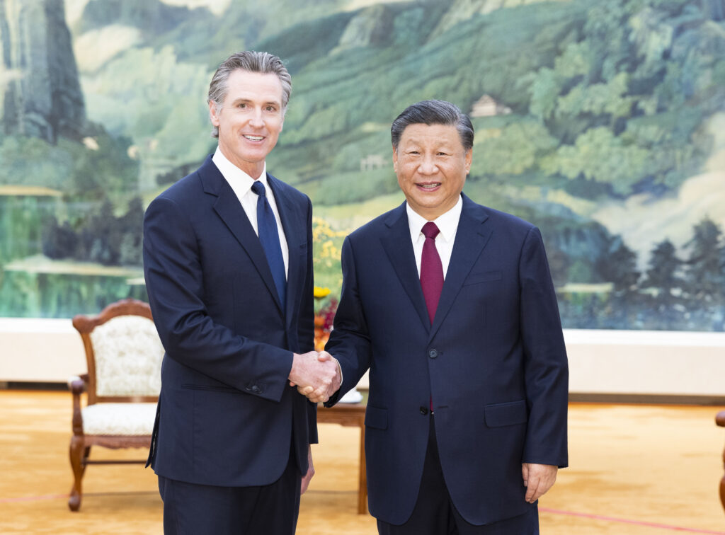 Xi Jinping rencontre le gouverneur de l’Etat américain de Californie