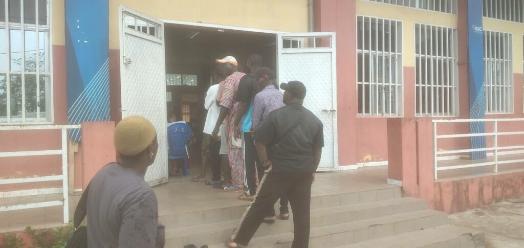 Élections locales et législatives en Guinée : un scrutin au calme mais sans ferveur »