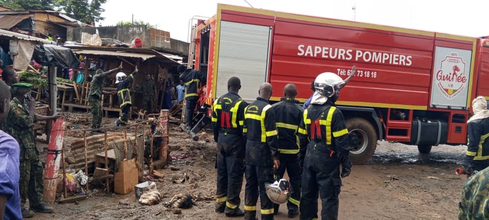 Incendie du marché de N’Zérékoré : quatre jours après le drame, la justice ouvre l’enquête