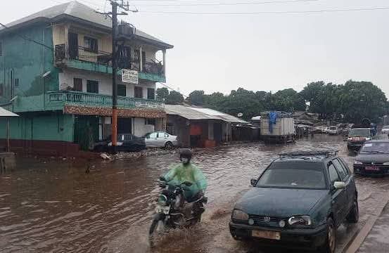 Un militaire emporté par les eaux à Conakry