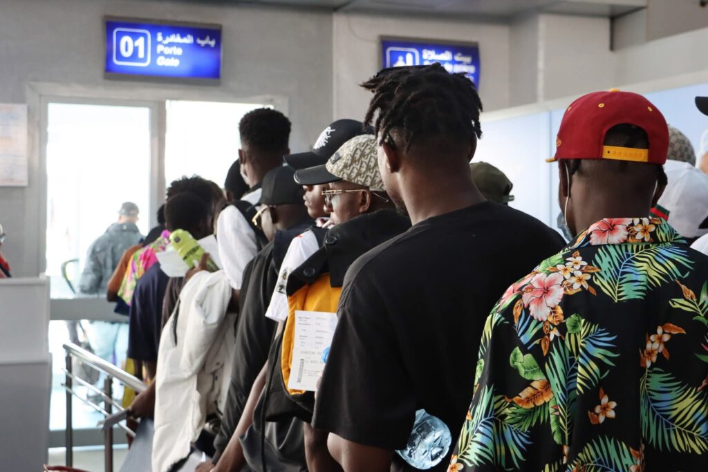 Retour volontaire : 127 migrants guinéens rapatriés de la Tunisie par l’OIM