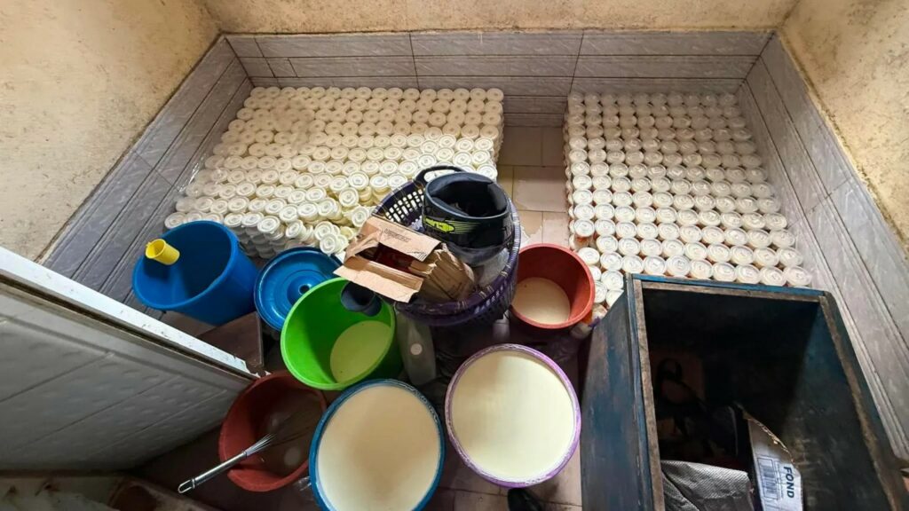 Conakry : une usine clandestine de yaourts démantelée, cinq suspects interpellés