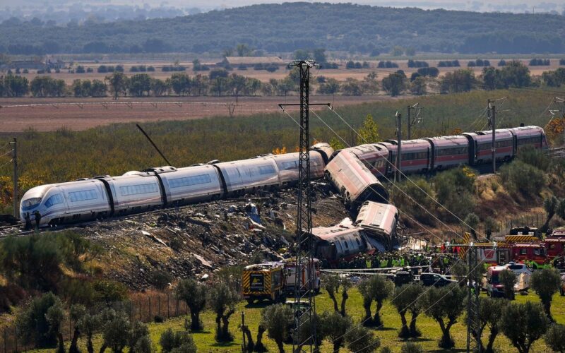 Espagne : une collision de deux trains à grande vitesse fait plus de 60 morts