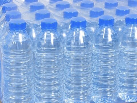 Prix de l’eau en bouteille : ce que vous allez désormais payer selon le gouvernement