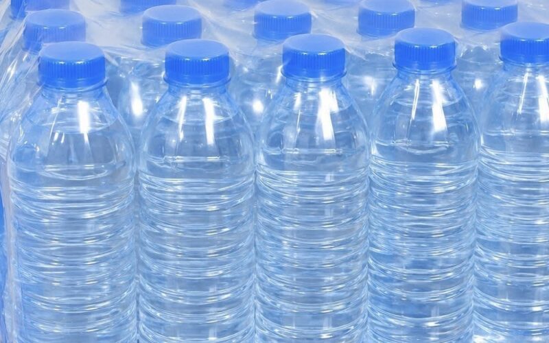Prix de l’eau en bouteille : ce que vous allez désormais payer selon le gouvernement