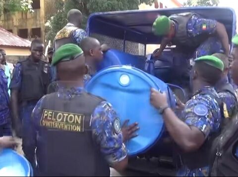 Drogue et délinquance en Guinée : six fûts de Kush interceptés à Kaloum, centre administratif du pays