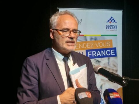 Fosses communes, disparitions forcées, Aliou Bah : l’ambassadeur de France s’exprime sur les droits humains en Guinée